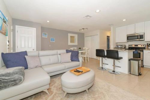 a living room with a couch and a table at Lovely Cottage - Close to Siesta, Shops & Dining in Sarasota