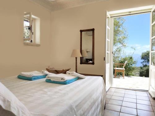 A bed or beds in a room at Urania Luxury Villa Geofos