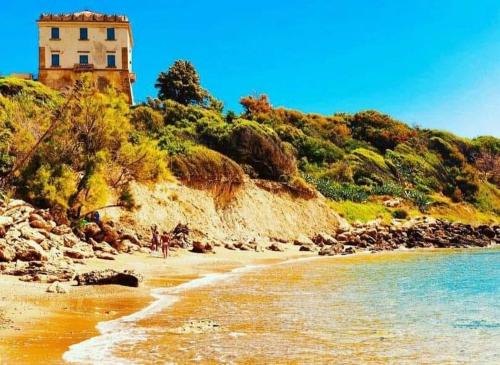 a house on top of a hill next to a beach at Re Mare B&B in Crotone