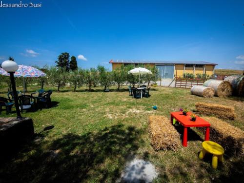 Κήπος έξω από το Agriturismo La Valle della Lavanda - Podere Mezzastrada