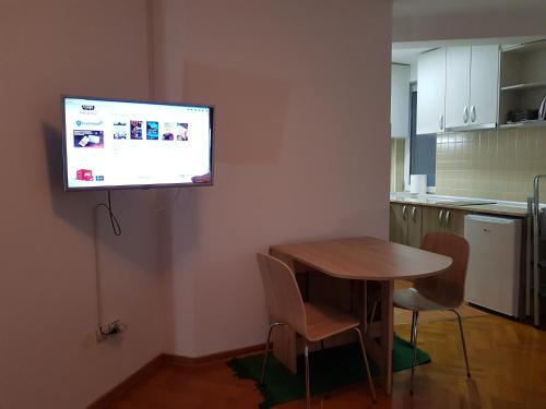 Kuhinja oz. manjša kuhinja v nastanitvi Studio Dorna