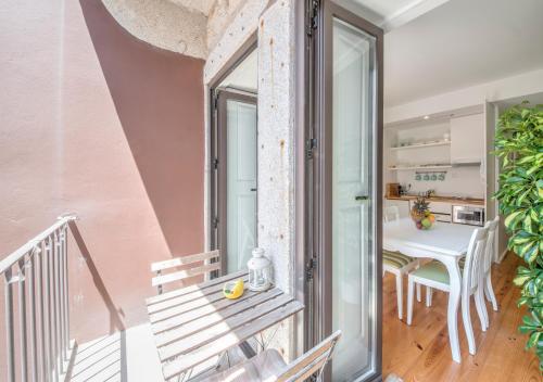 a balcony with a wooden bench and a table at Look At Me - Serviced Lofts & Studios in Porto