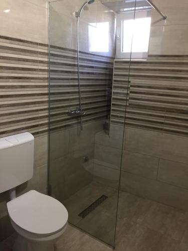 Ένα μπάνιο στο Apartments Gusar