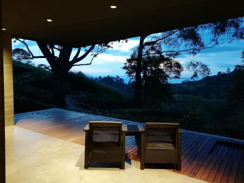 a patio with two chairs and a table on a deck at Casa Du Vélo in Filandia