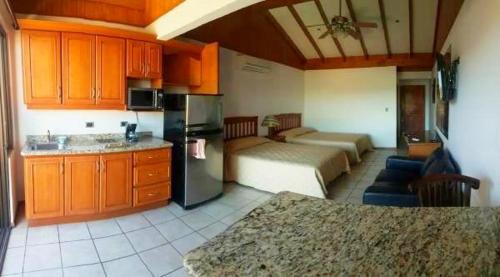Kuchyň nebo kuchyňský kout v ubytování Flamingo Marina Resort Studio