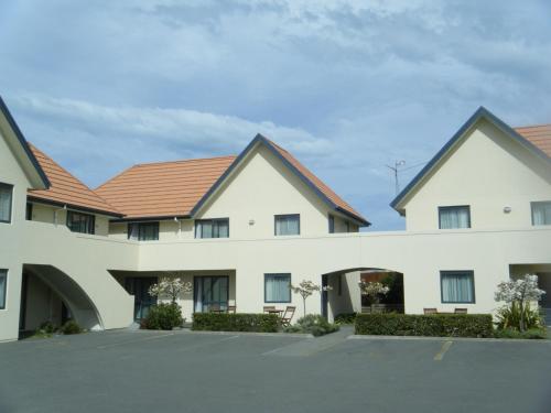 a view of the front of a building at Bella Vista Motel Kaikoura in Kaikoura