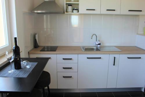 Dapur atau dapur kecil di Horizont Apartman