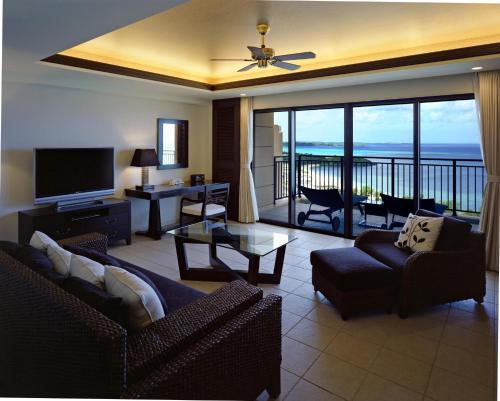 Posezení v ubytování Kafuu Resort Fuchaku Condo Hotel