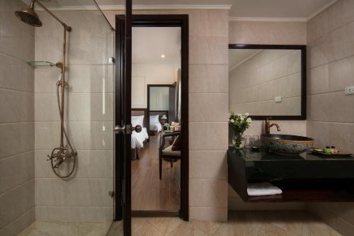 Koupelna v ubytování Hong Ngoc Cochinchine Boutique Hotel & Spa