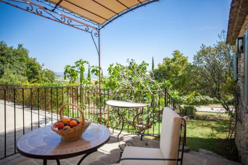 Un balcón o terraza de Le Phébus & Spa – Relais & Châteaux