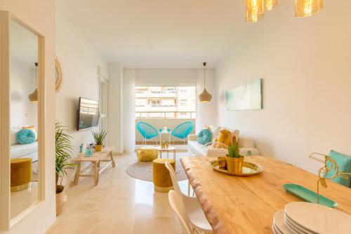 Charming apartment on the beach - Pool and parking