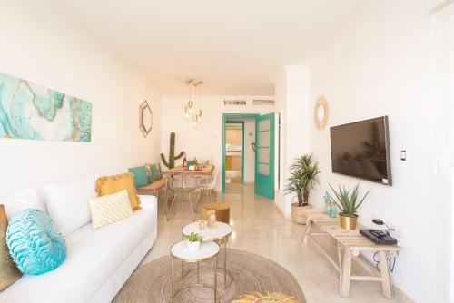 Charming apartment on the beach - Pool and parking