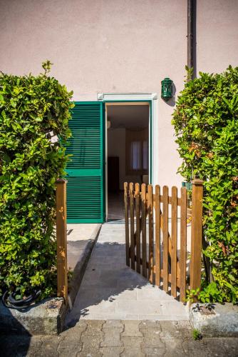 a green gate in front of a building at Riviera Residence in Marina di Pietrasanta