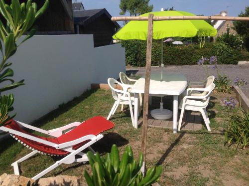 Taman di luar APPT T2 PROCHE PLAGE