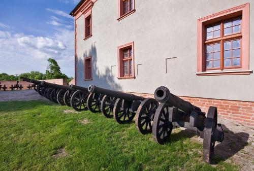 a row of cannons on the side of a building at Zamek Golubski in Golub-Dobrzyń