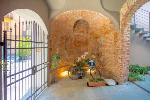 a bike parked next to a brick wall at La Canonica - charming self-catering apartments in Nizza Monferrato in Nizza Monferrato