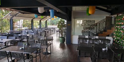 Hotel Baron Indah tesisinde bir restoran veya yemek mekanı