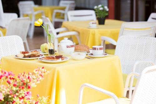 a table with food on it with yellow tables at Aries in Lesa