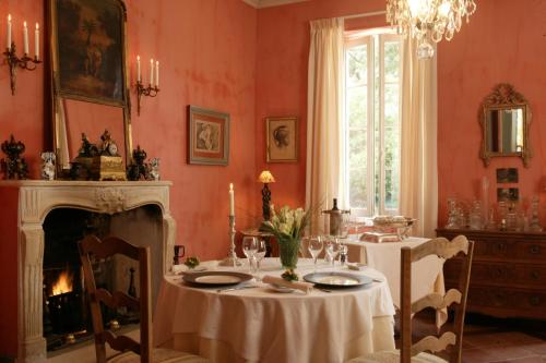 A restaurant or other place to eat at Le Manoir Saint Jean