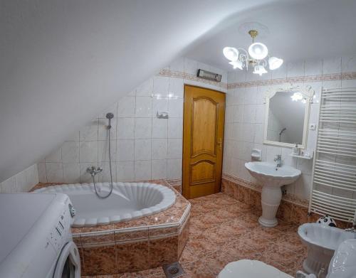 A bathroom at APARTMA AJDA