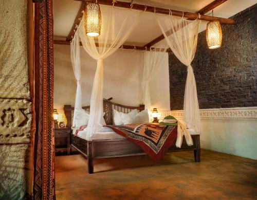 Een bed of bedden in een kamer bij Hotel Matamba, Phantasialand Erlebnishotel