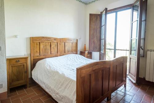 A bed or beds in a room at Agriturismo Le Tre Pietre - Podere nel Chianti