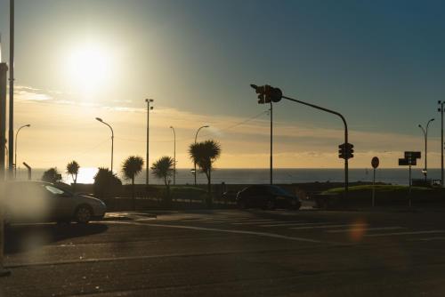
a street scene with a sunset at Hotel King's in Mar del Plata
