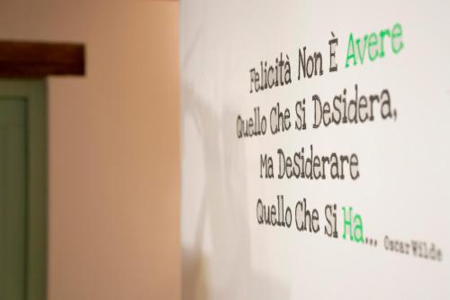 a white wall with some writing on it at Le Maraclà Country House in Iesi