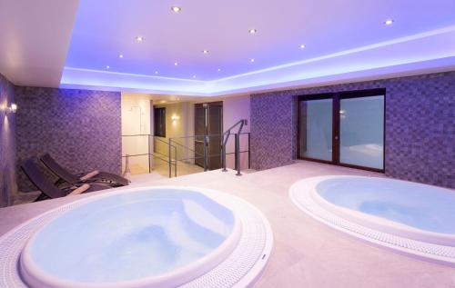 a large bathroom with a large bath tub at Hôtel Club mmv Les Arolles **** in Val Thorens