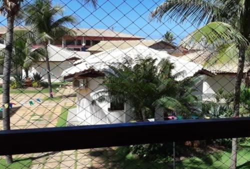 a chain link fence in front of a house at Apartamento em frente Mar in Salvador