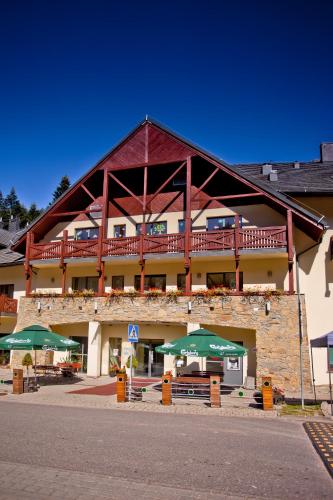 Budynek, w którym mieści się hotel