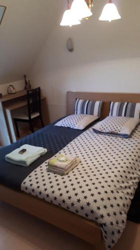 a bedroom with two beds with towels and a desk at Kerniguez 3 in Carhaix-Plouguer