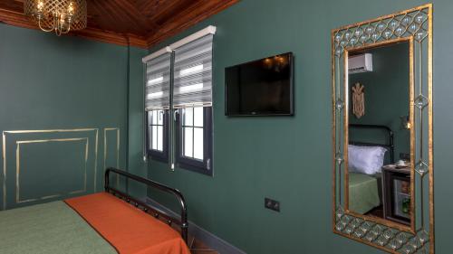 TV a/nebo společenská místnost v ubytování Sunset Hotel Marmaris