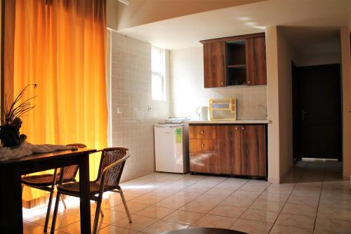 Dapur atau dapur kecil di Le Moral Apart Hotel