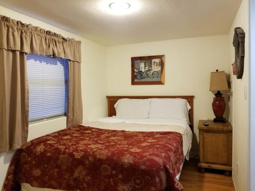 מיטה או מיטות בחדר ב-Fig Cabin