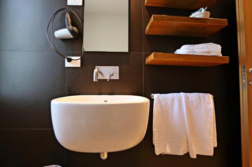 a bathroom with a white sink and towels at Le Querce Hotel in Salsomaggiore Terme