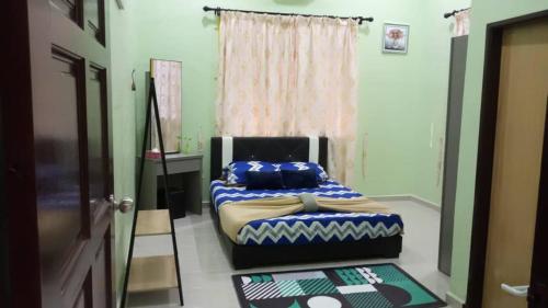 Ένα ή περισσότερα κρεβάτια σε δωμάτιο στο Homestay Talina