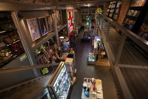 una vista aérea de una tienda de comestibles con en Mumedi Design Hotel en Ciudad de México