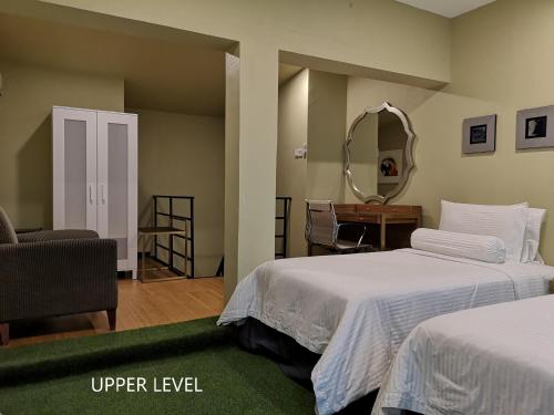 Una cama o camas en una habitación de Bedrock Hotel Ipoh