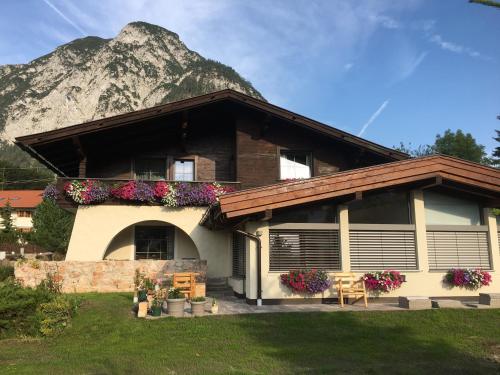 Ein allgemeiner Bergblick oder ein Berglick von der Ferienwohnung aus