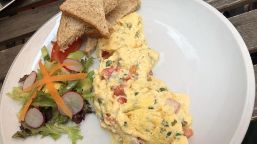 Jídlo v penzionu nebo okolí