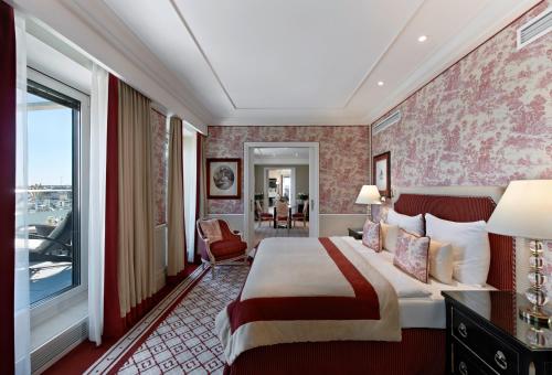 Posteľ alebo postele v izbe v ubytovaní Hotel Sacher Wien