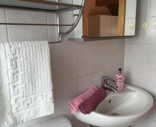 a bathroom with a white sink and a pink towel at Altes Fachwerkhaus Mutter Mosel in Löf