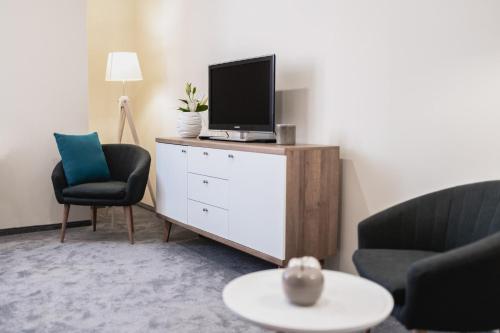 Televízia a/alebo spoločenská miestnosť v ubytovaní Apartmány na Bašte