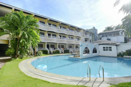 Het zwembad bij of vlak bij Real Maris Resort and Hotel