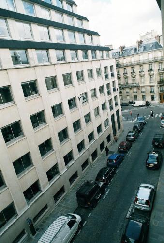 Unit 013 Champs-Élysées Georges V