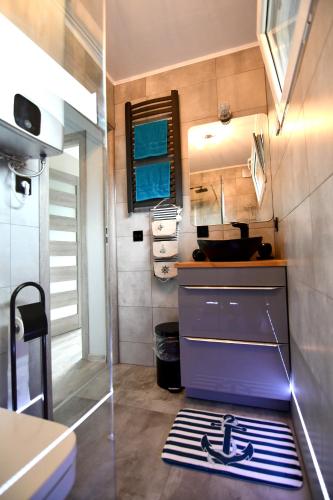 a small kitchen with a sink and a stove at Zamkowe Wzgórze in Niedzica Zamek