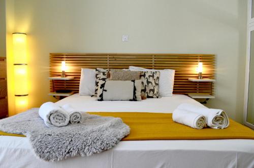 Un pat sau paturi într-o cameră la Acropolis