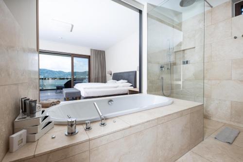 A bathroom at Linde Villas