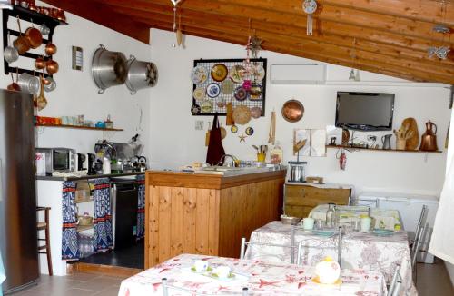 Кухня або міні-кухня у B&B Il Mirto di Paola